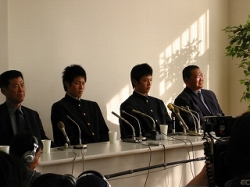 【横浜高校】涌井秀章・石川雄洋 サインボール 横浜高校】涌井秀章・石川雄洋 サインボール - メルカリ